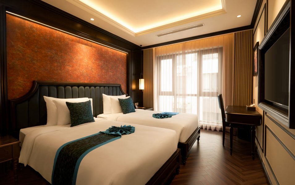 Home 28 Deluxe Twin Room 01